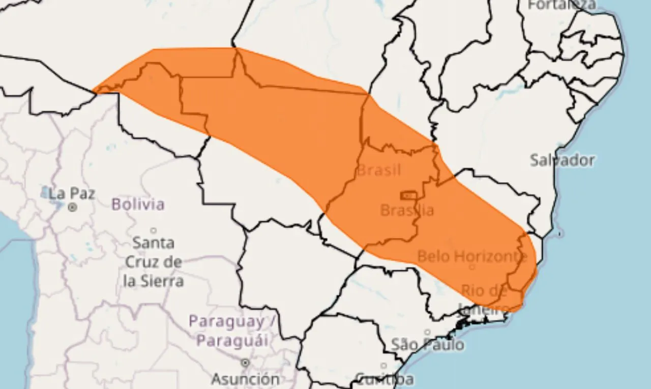A imagem mostra um alerta laranja para chuvas intensas e ventania nas regiões norte, nordeste, centro-oeste e sudeste